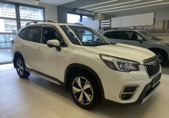 Подержанный автомобиль Subaru Forester Suv 2018 года (3 фото)