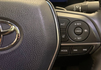 Подержанный автомобиль Toyota Avalon 2022 года (17 фото)