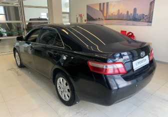 Подержанный автомобиль Toyota Camry Sedan 2006 года (6 фото)