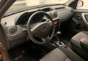 Подержанный автомобиль Renault Duster 2012 года (14 фото)