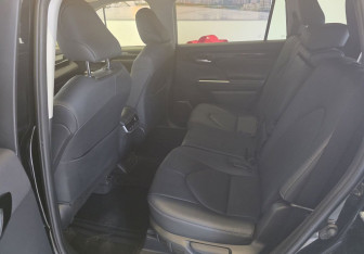 Подержанный автомобиль Toyota Highlander 2023 года (9 фото)