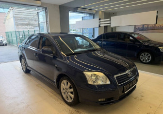 Подержанный автомобиль Toyota Avensis Liftback 2003 года (3 фото)