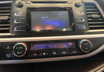 Подержанный автомобиль Toyota Highlander 2014 года (18 фото)