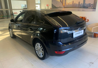 Подержанный автомобиль Ford Focus Hatchback 2008 года (6 фото)