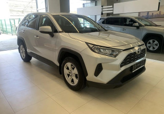 Подержанный автомобиль Toyota RAV4 2020 года (3 фото)