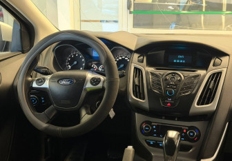 Подержанный автомобиль Ford Focus Hatchback 2013 года (9 фото)