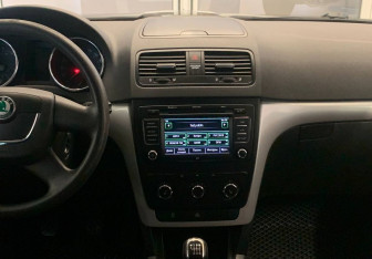 Подержанный автомобиль Skoda Yeti 2010 года (13 фото)