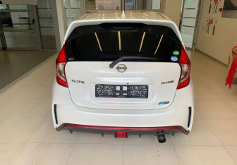 Подержанный автомобиль Nissan Note 2015 года (5 фото)