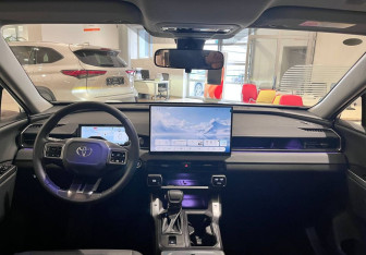 Новый Toyota RAV4 2025 (9 фото)