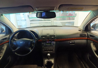 Подержанный автомобиль Toyota Avensis Wagon 2006 года (11 фото)