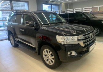 Подержанный автомобиль Toyota Land Cruiser Suv 2015 года (3 фото)
