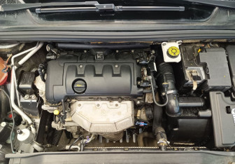 Подержанный автомобиль Peugeot 308 Hatchback 2011 года (7 фото)