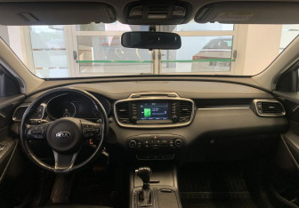 Подержанный автомобиль Kia Sorento 2017 года (6 фото)