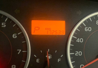 Подержанный автомобиль Toyota Wish Minivan 2015 года (11 фото)