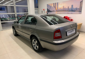 Подержанный автомобиль Skoda Octavia Liftback 2008 года (6 фото)