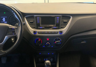 Подержанный автомобиль Hyundai Solaris Sedan 2017 года (14 фото)