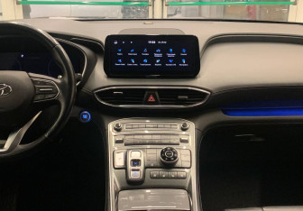 Подержанный автомобиль Hyundai Santa Fe 2022 года (13 фото)