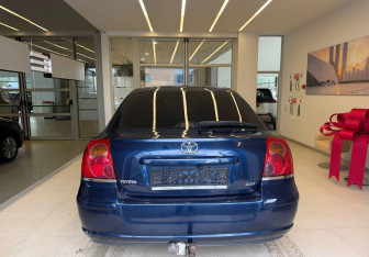 Подержанный автомобиль Toyota Avensis Liftback 2003 года (5 фото)