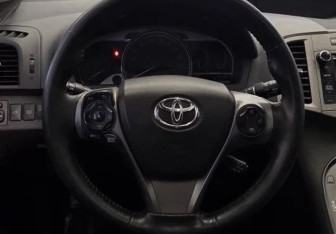 Подержанный автомобиль Toyota Venza 2014 года (8 фото)