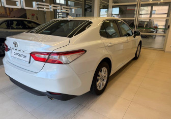 Подержанный автомобиль Toyota Camry Sedan 2020 года (4 фото)