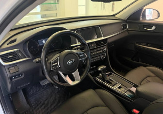 Подержанный автомобиль Kia Optima Sedan 2019 года (8 фото)