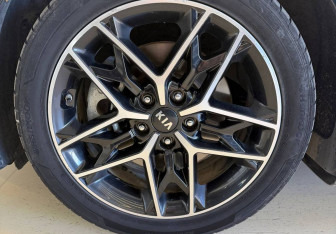 Подержанный автомобиль Kia Optima Sedan 2019 года (15 фото)