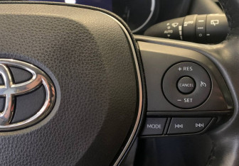 Подержанный автомобиль Toyota RAV4 2021 года (20 фото)