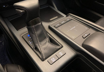 Подержанный автомобиль Lexus ES 2018 года (21 фото)