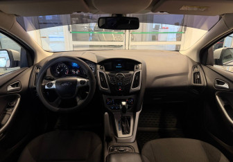 Подержанный автомобиль Ford Focus Hatchback 2013 года (7 фото)