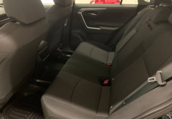 Подержанный автомобиль Toyota RAV4 2020 года (10 фото)