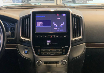 Подержанный автомобиль Toyota Land Cruiser Suv 2020 года (12 фото)