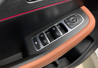 Подержанный автомобиль Omoda C5 2023 года (22 фото)