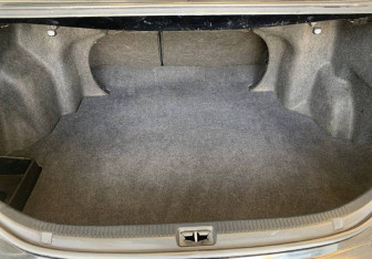 Подержанный автомобиль Toyota Camry Sedan 2006 года (7 фото)