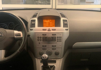 Подержанный автомобиль Opel Zafira Compactvan 2012 года (9 фото)