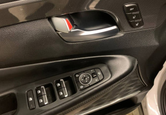 Подержанный автомобиль Hyundai Santa Fe 2022 года (18 фото)