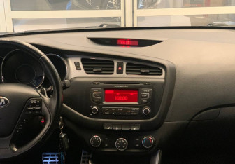 Подержанный автомобиль Kia Ceed Wagon 2014 года (12 фото)