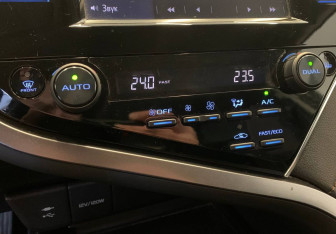Подержанный автомобиль Toyota Camry Sedan 2021 года (23 фото)
