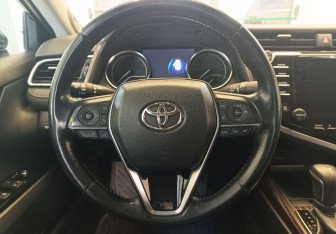 Подержанный автомобиль Toyota Camry Sedan 2019 года (18 фото)