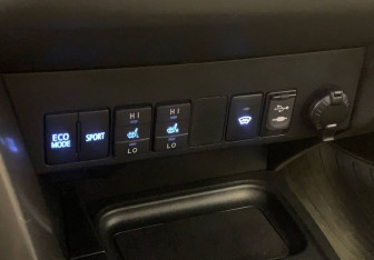 Подержанный автомобиль Toyota RAV4 2016 года (19 фото)