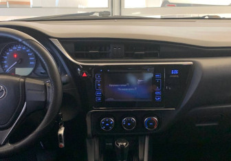 Подержанный автомобиль Toyota Corolla Sedan 2016 года (12 фото)