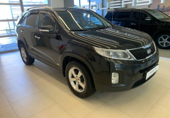 Подержанный автомобиль Kia Sorento 2013 года (3 фото)