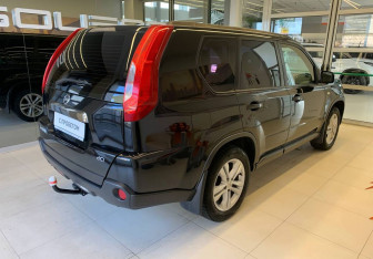 Подержанный автомобиль Nissan X-Trail 2014 года (4 фото)