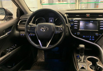 Подержанный автомобиль Toyota Camry Sedan 2019 года (11 фото)