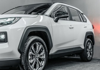 Новый Toyota RAV4 2025 (4 фото)