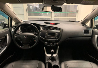 Подержанный автомобиль Kia Ceed Wagon 2018 года (11 фото)